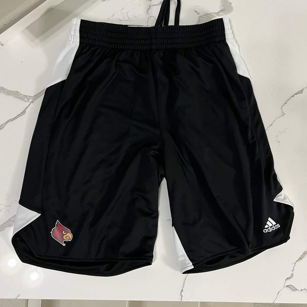 ⭐️ Men’s Adidas short size Large, Cardinal logo on front